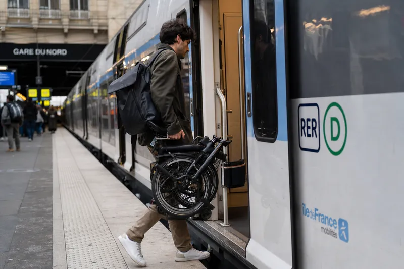 Vélo électrique pliable : les meilleurs modèles pour les navetteurs multimodaux